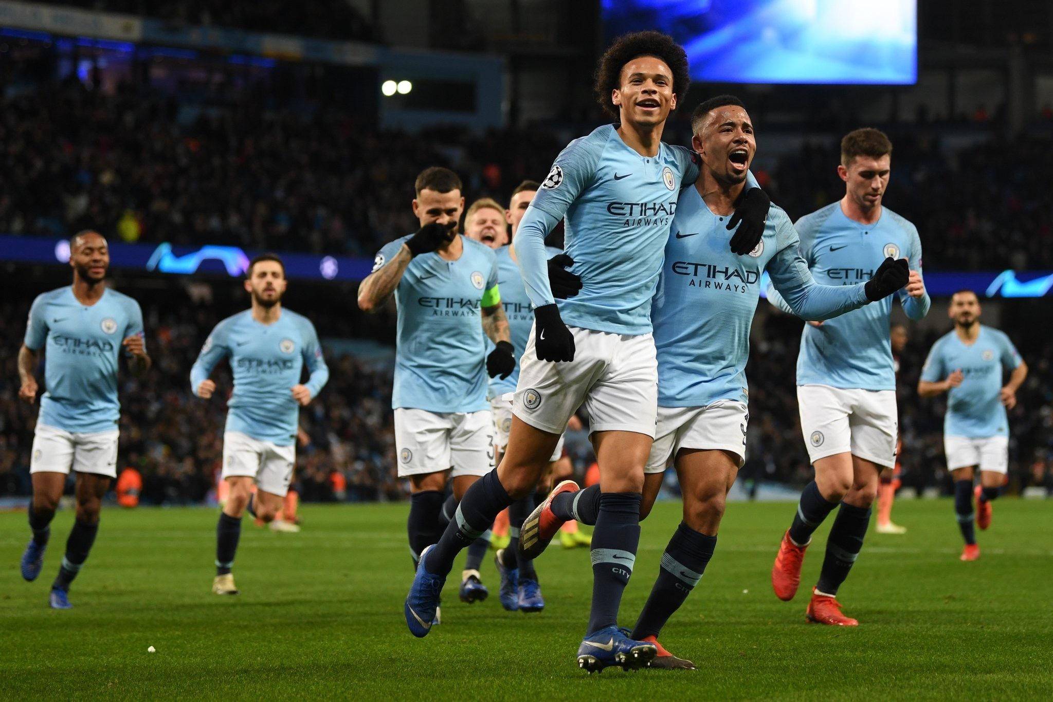 论舞台中心 论舞台中心